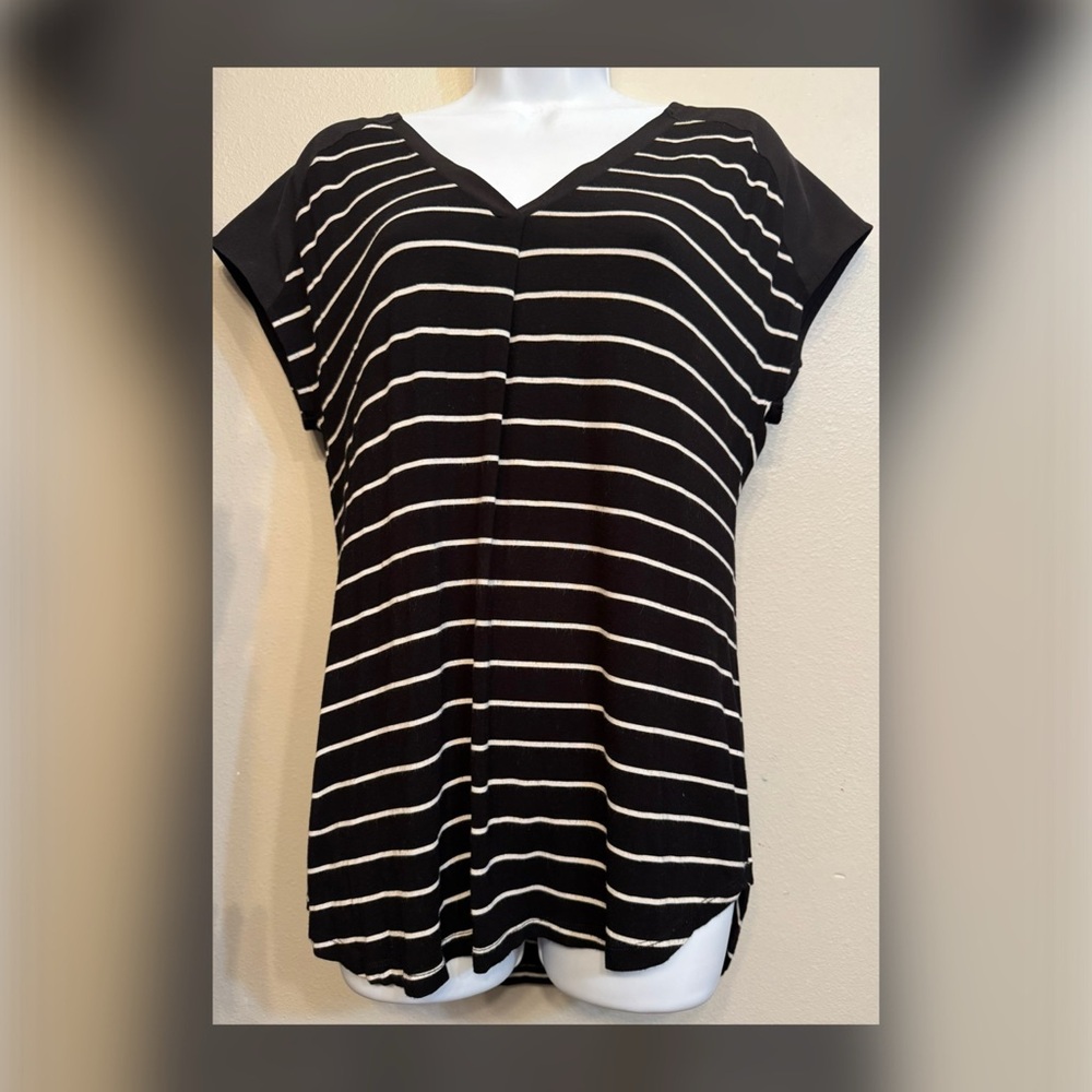 Adrienne Vittadini Black V-neck Short Sleeve Top with Relaxed Fit